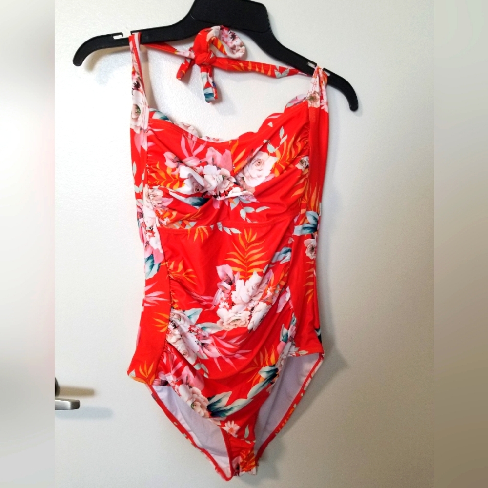 EUC Retro style Floral scalloped Twist Front Red One-Piece Swimsuit